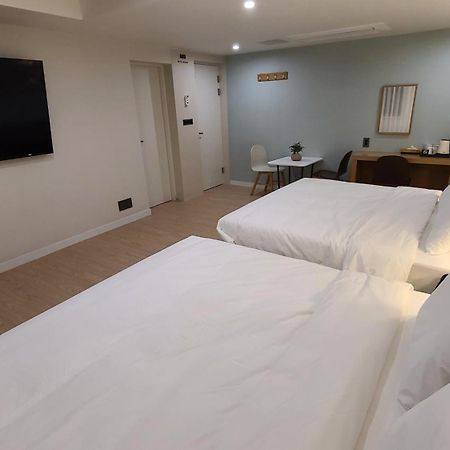 Hotel Andrest Пусан Номер фото